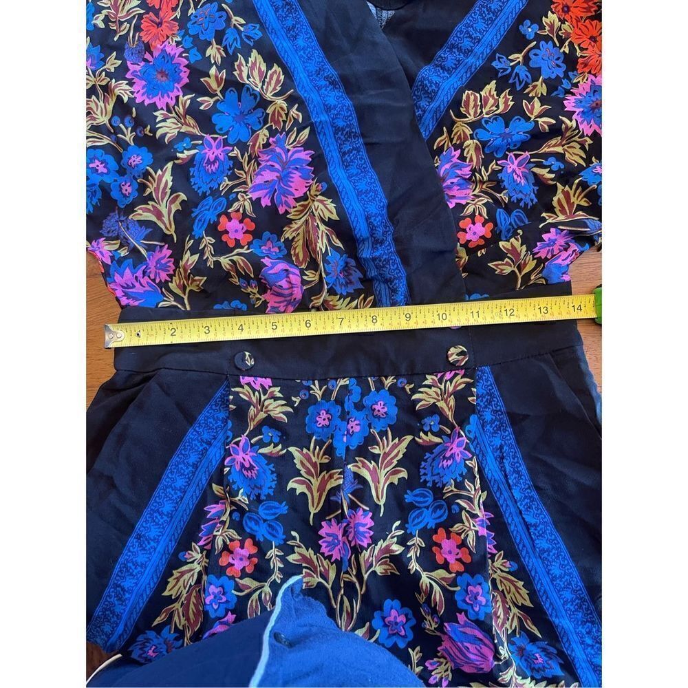 Anthropologie - Floral Jumpsuit by Ett Twa Size 2
Short Sleeve Black and Blue - Picture 9 of 9